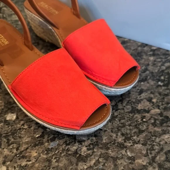 Kenneth Cole Reaction Red Orange rafia Wedge Espadrilles NIB 7.5 - Picture 2 of 11